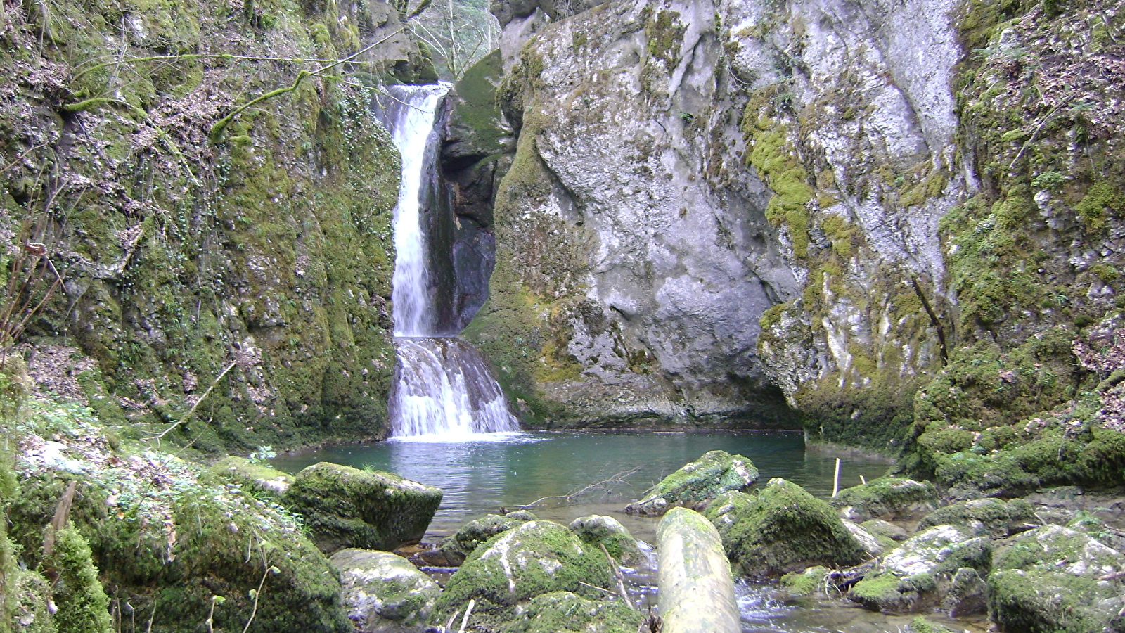 Cascade du Gour de Conche et Roche Tuffiere