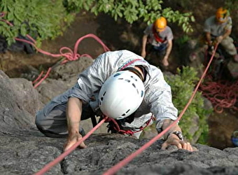 Escalade l Akila Gorges de la Loue - ORNANS